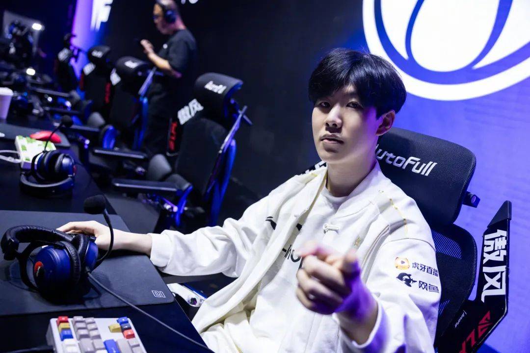 九游游戏娱乐平台-包含Rookie在DWG比赛中爆冷，夺冠引发热议！热度持续攀升的词条